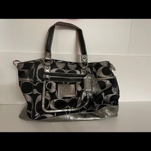 Coach poppy purse. Black and silver. Handbag.